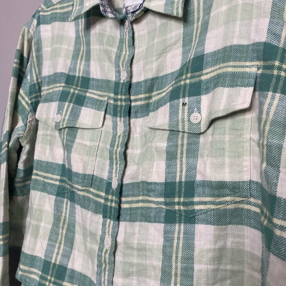 American Eagle Women Size M Button Up Shirt Flannel Cropped Green Cream Plaid - Picture 5 of 16